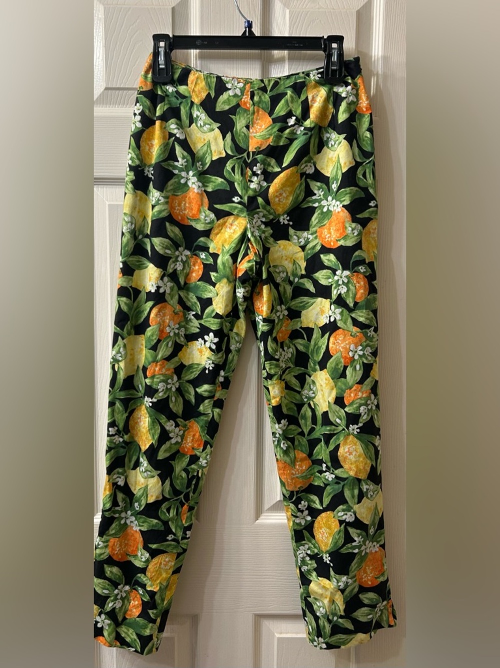 Talbots Lemon Print Pants
Womens size 6 Cotton Stretch Y2K
Cotton Blend
